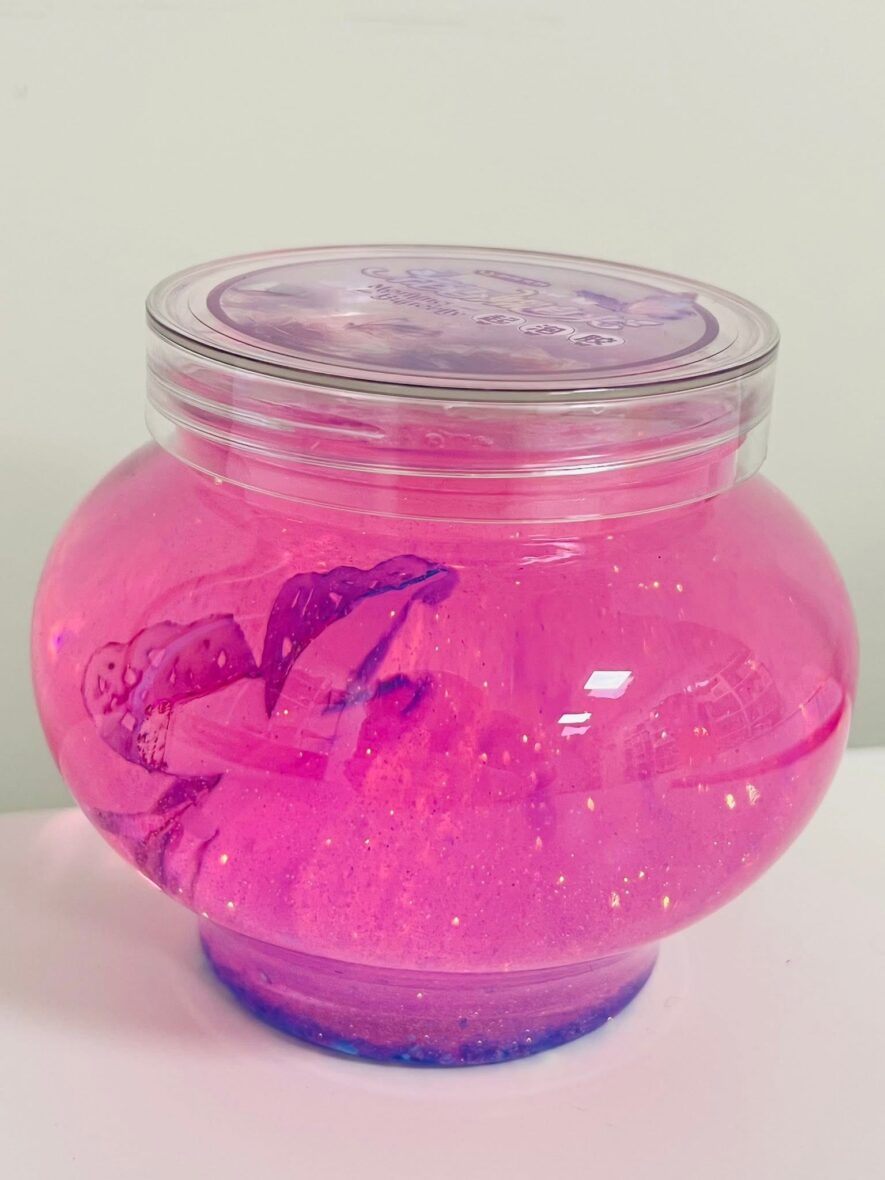 Slaimas su drugeliu viduje